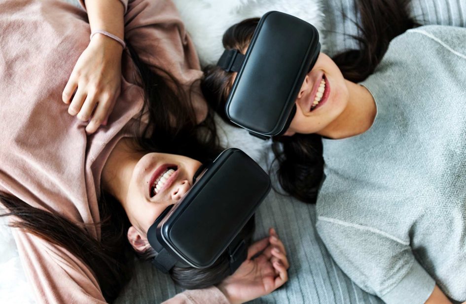 women-experiencing-virtual-reality-with-vr-headset-P8EWPYR.jpg